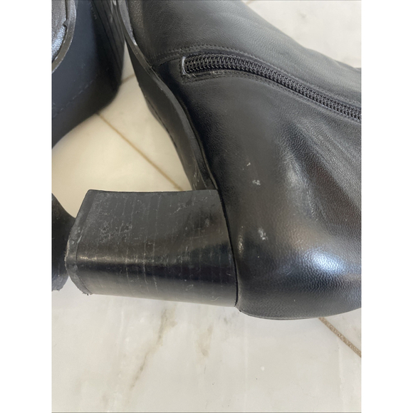 Stuart Weitzman, Women’s Size 9 Narrow, Black Leather Heeled Ankle Boots Zip Up - Picture 5 of 11